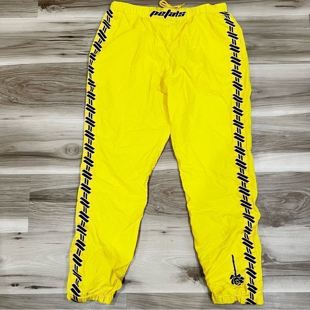 Petals by Petals and Peacocks Yellow and Black Joggers Men’s Small